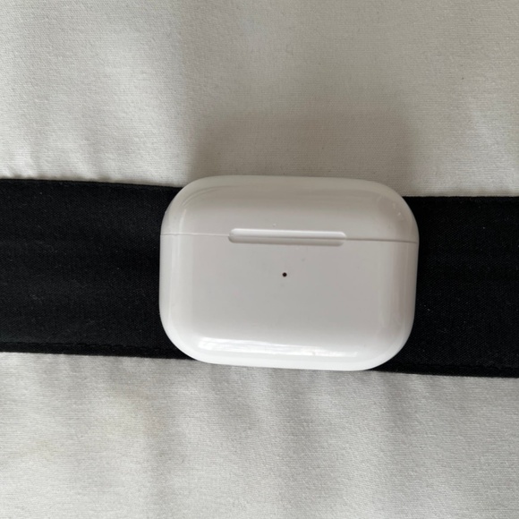 Apple AirPods Pro (2nd Generation) - Picture 1 of 5